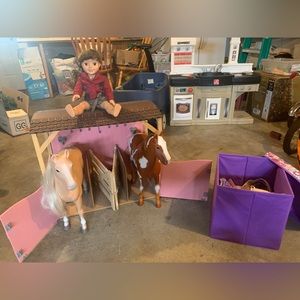 Horse Barn with horses, doll and accessories